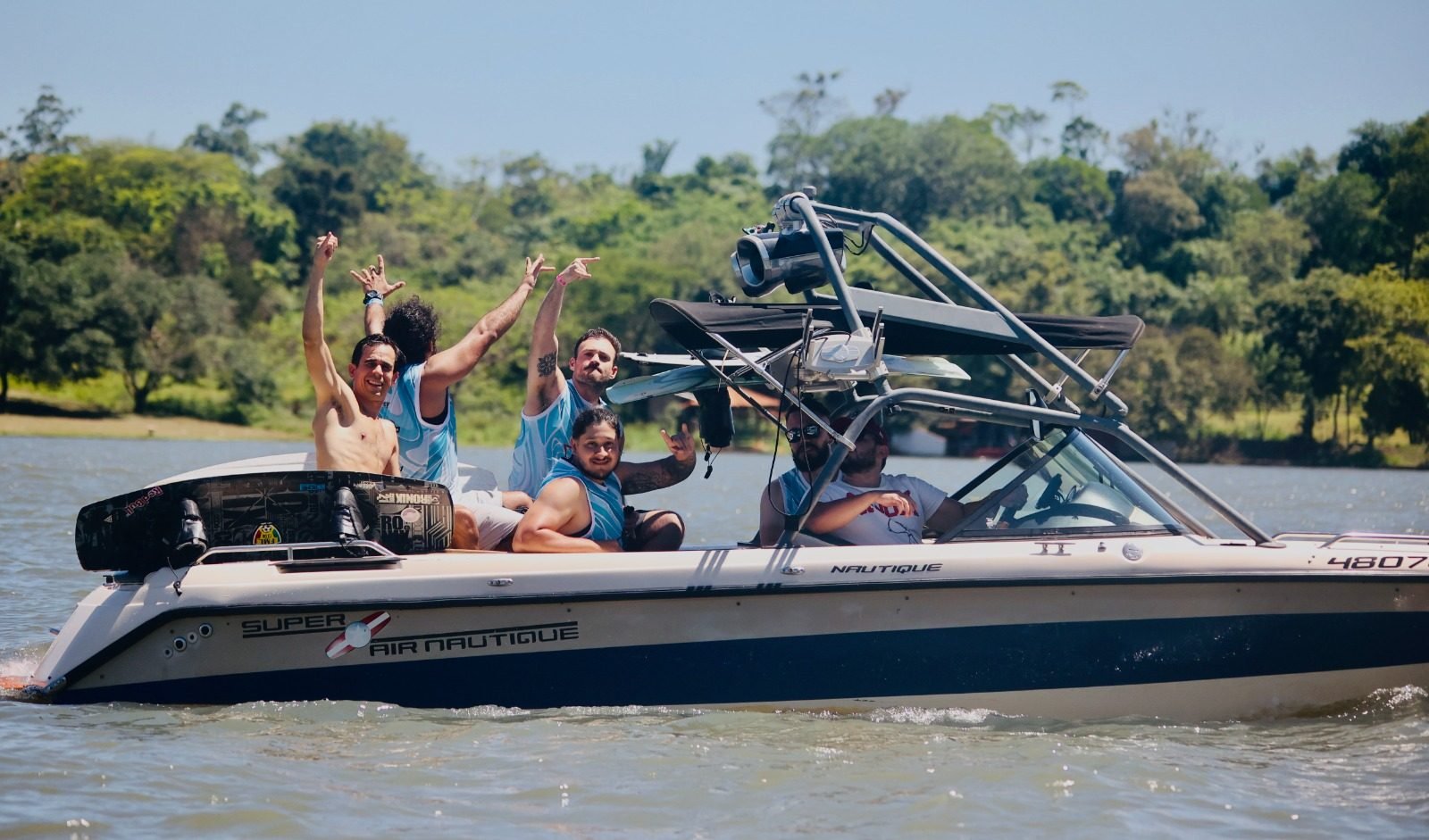 Lancha del Paraguay Wake Tour