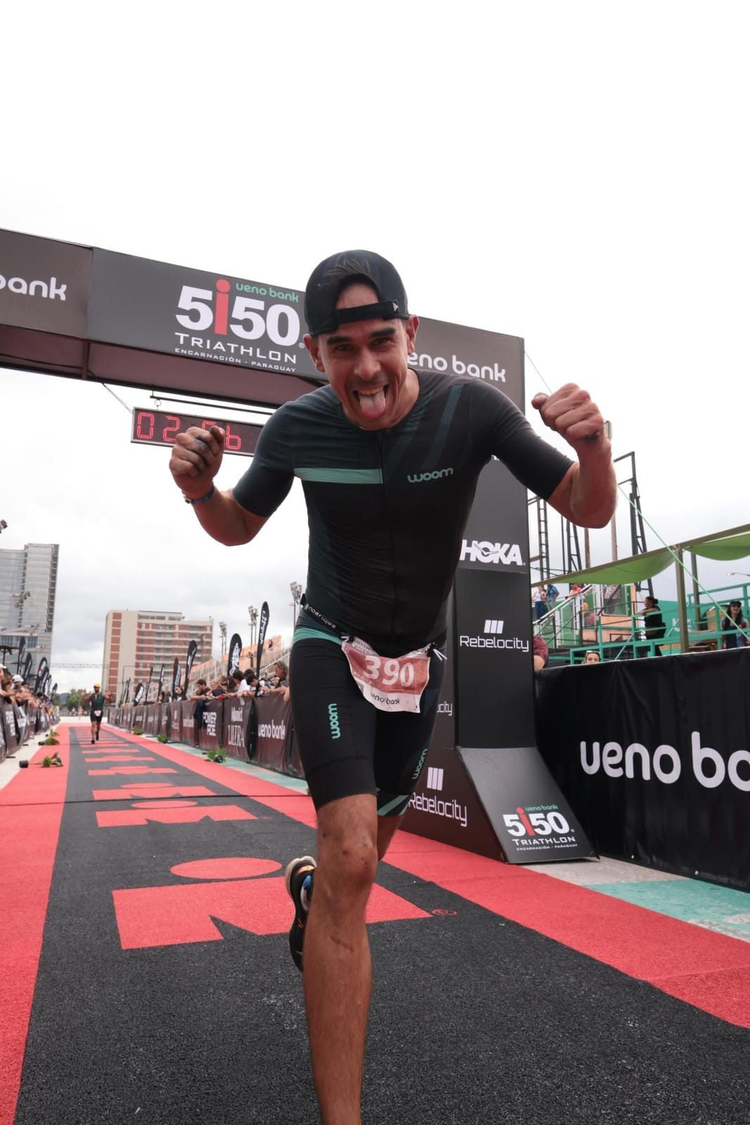 Cruzando la meta del 70.3